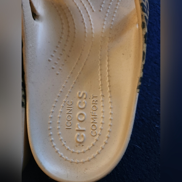 Women's Crocs Flip Flops sz 11 - Picture 3 of 3